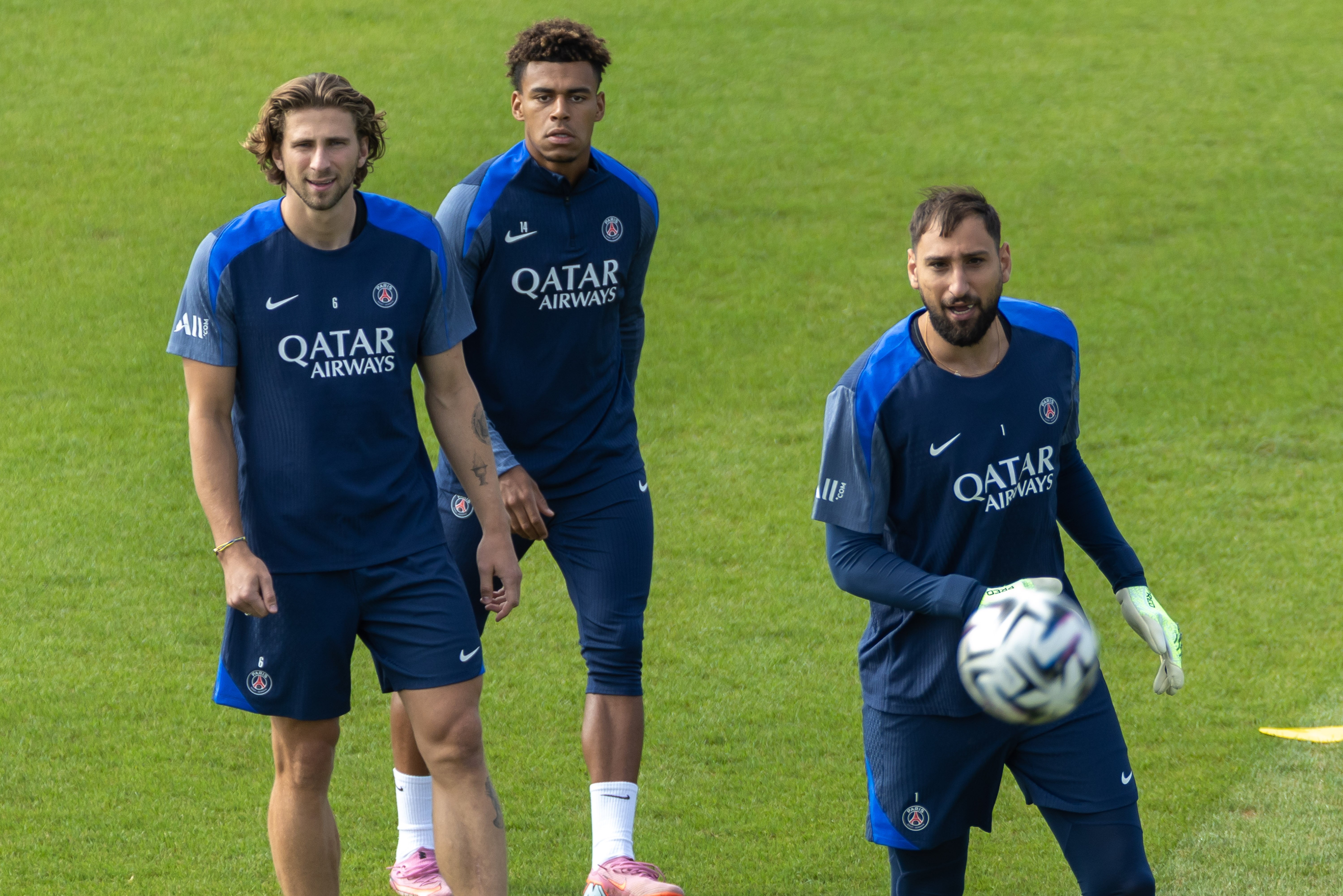 九游娱乐 -包含清晨巴黎圣日耳曼备战葡超，完成体检细节曝光，气氛紧张，细节决定成败的词条