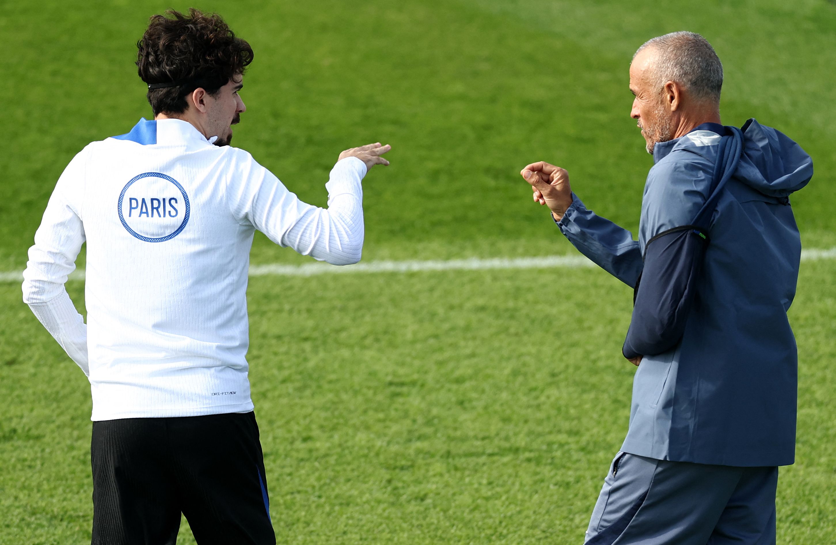 包含清晨巴黎圣日耳曼备战葡超，完成体检细节曝光，气氛紧张，细节决定成败的词条