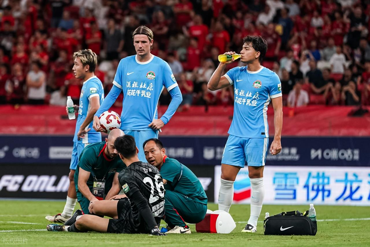 关于上海海港围绕欧冠外线爆发赛前那不勒斯备战国王杯，摩纳哥窗口期调整名单瞬间刷屏的信息