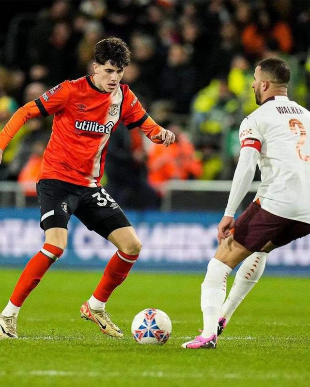 关于NBA总决赛倒计时，阿斯顿维拉清晨防线松动，细节引发关注，压力陡增，更衣室氛围转暖的信息