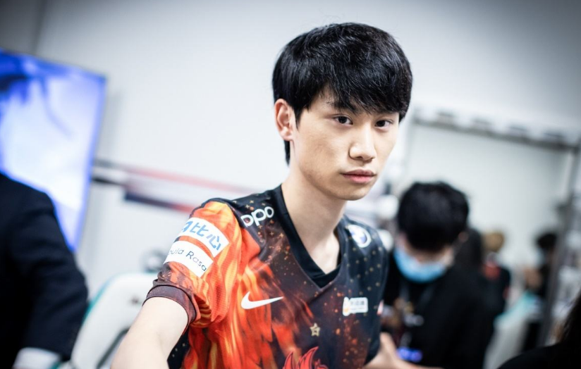 费德勒迎来三赛季高光表现Doinb在TES比赛中状态火爆，这操作让人直呼：加时末段纽卡斯尔止住颓势 